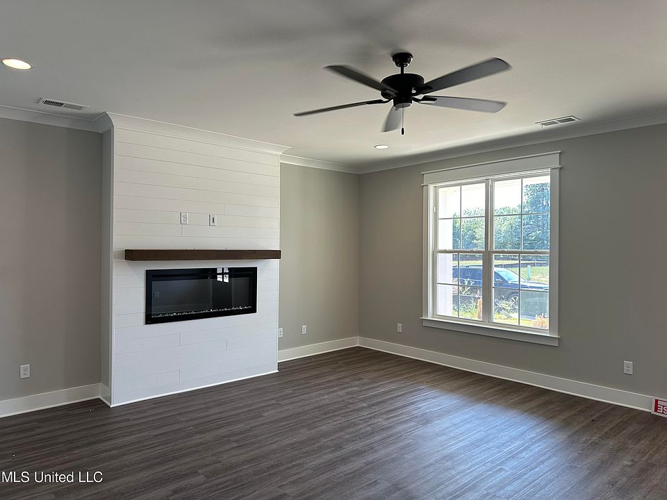 3454 Hatton Dr, Nesbit, MS 38651 Zillow