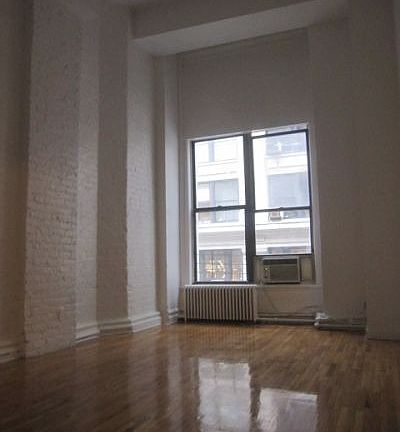 5th image of 220 Park Ave S APT 2E