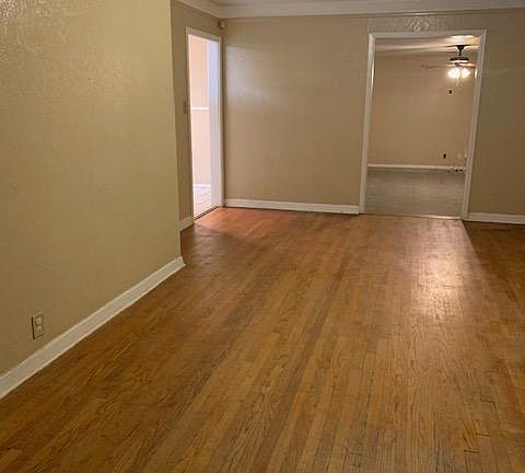 5th image of 330 Redcliff Dr