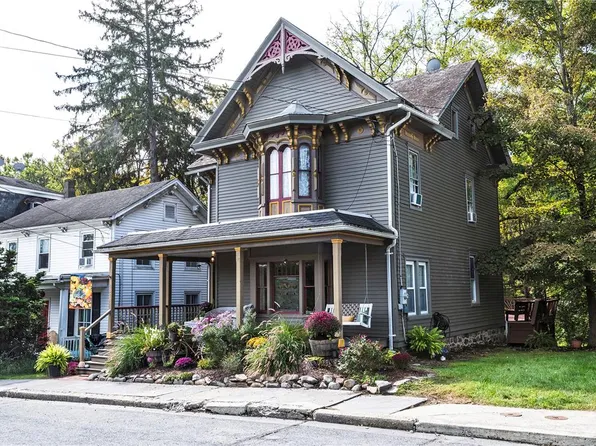 527 Delaware Ave, Portland, PA 18343