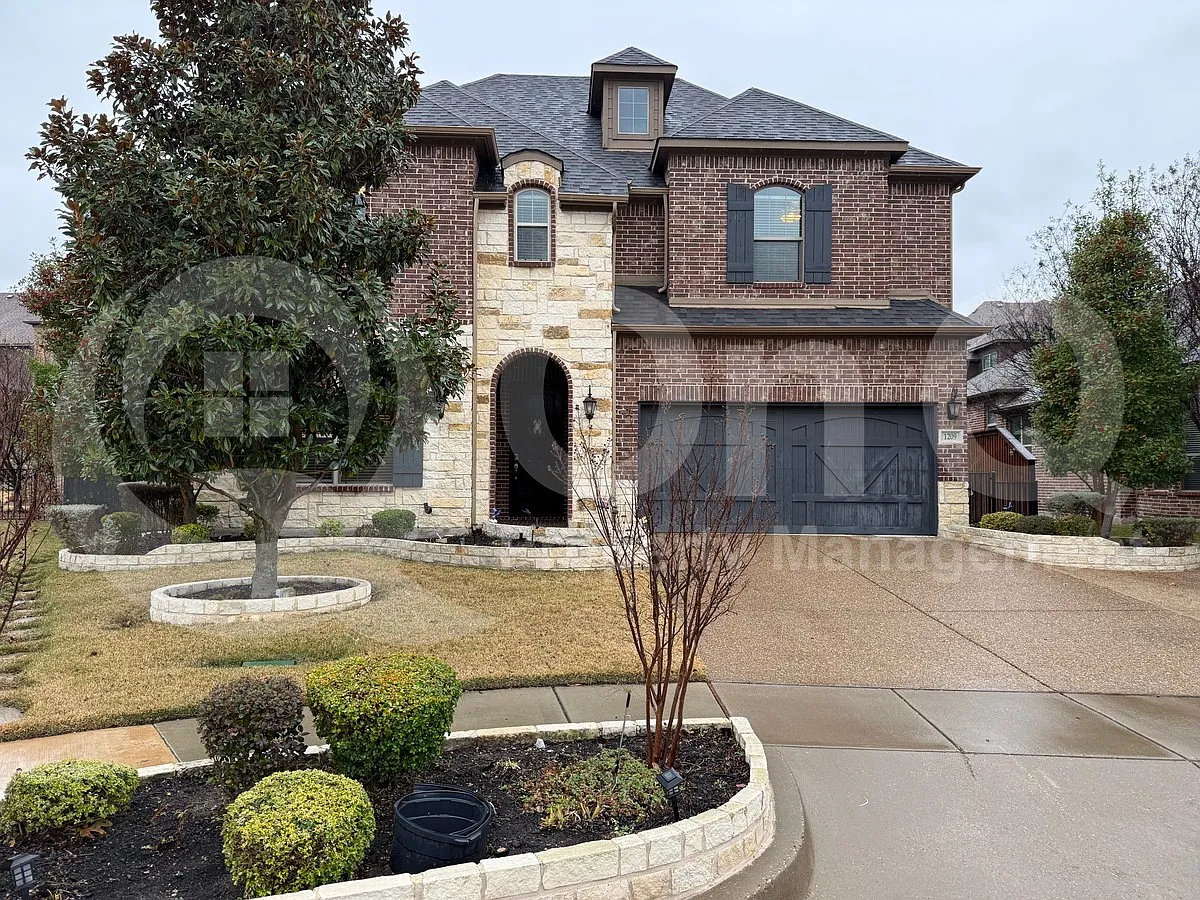 5 bed, 4.0 bath, 3056 sqft, $4,299 — Photo 2