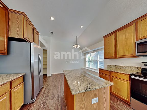 3rd image of 5513 Broken Bend Dr