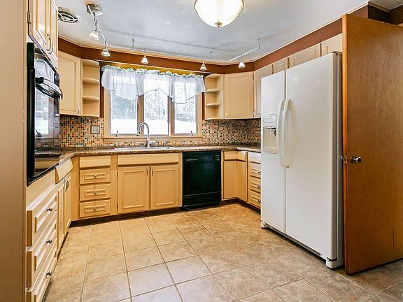 3rd image of 112 Southfield Dr