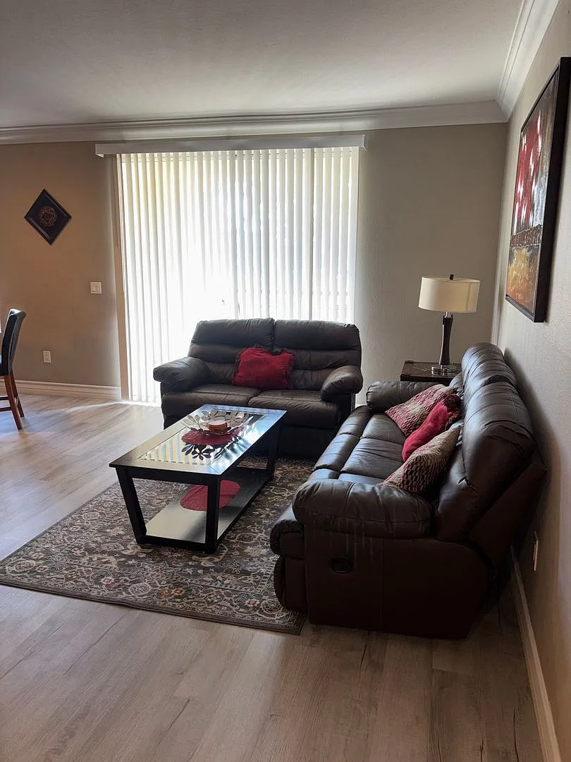 Meridian - Furnished 1 Bd / 1 Ba Luxury Condo — Photo 2