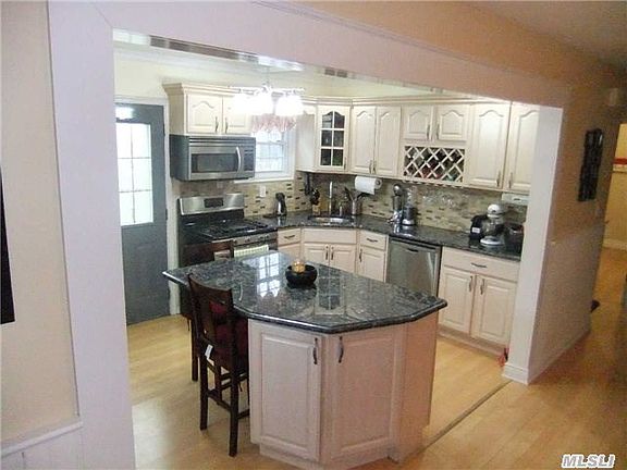 5th image of 144 Roselle St