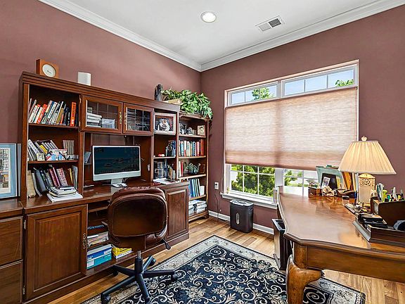 5th image of 128 Garnett Ln