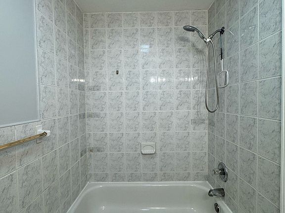 5th image of 458 Bergen Ave #3