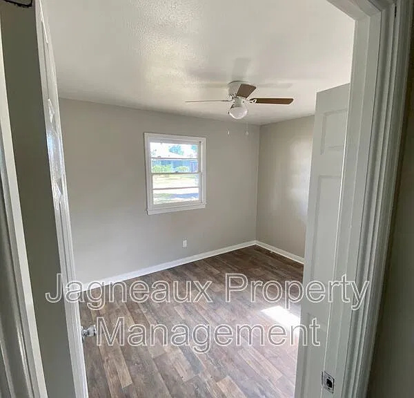 3566 Monroe St — Photo 8