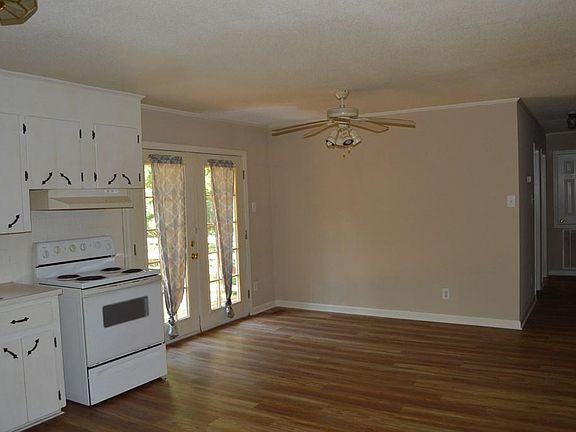 4th image of 115 Pine Dr