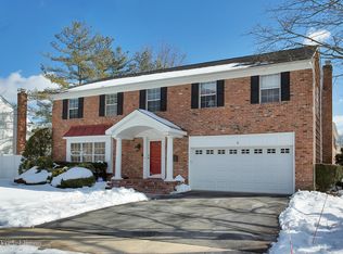 1 Monfort Pl, Syosset, NY 11791