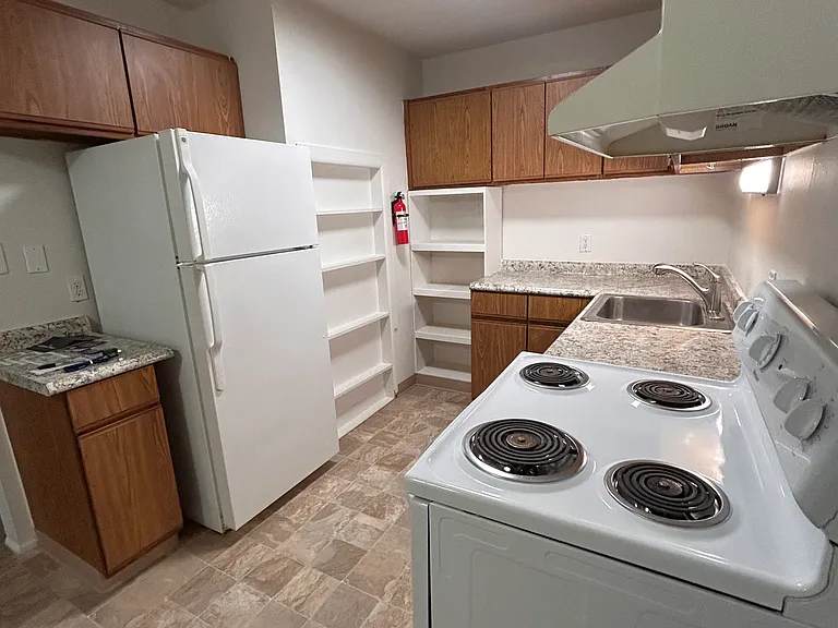 Kendall Manor Apartments — Photo 45