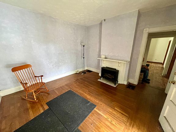 3rd image of 1323 Franklin Ave