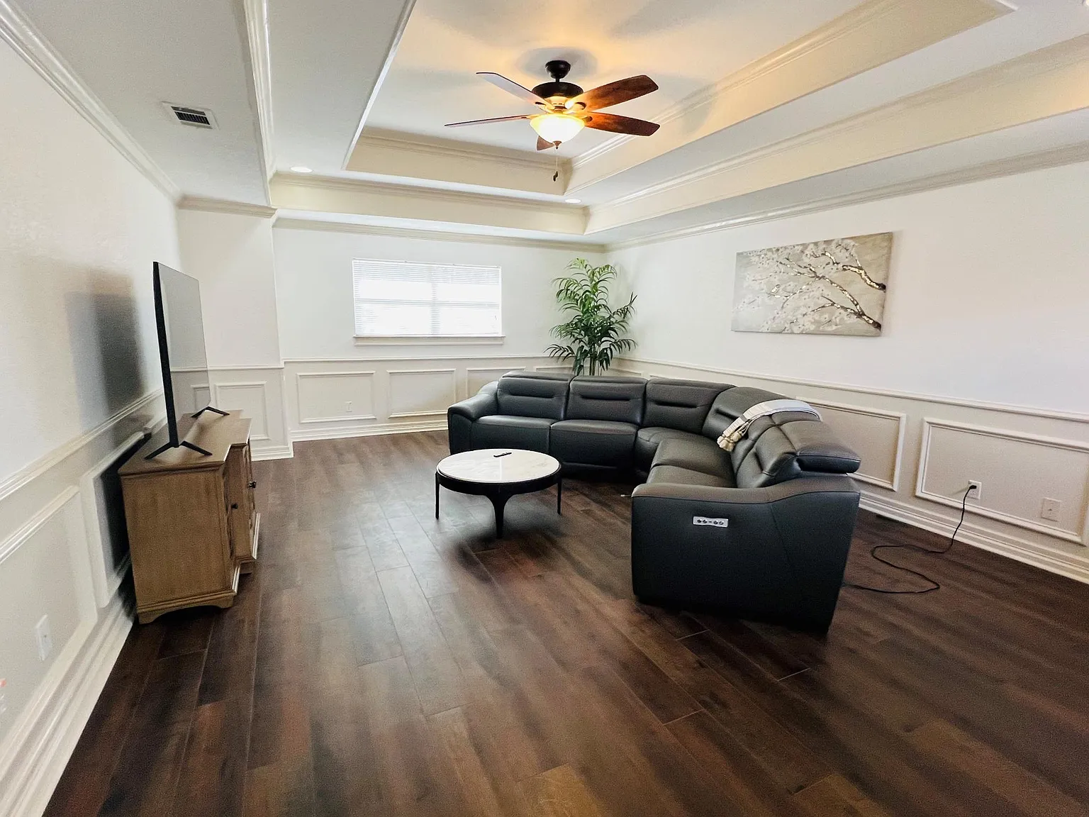 3 bed, 2294 sqft, $6,800 — Photo 2