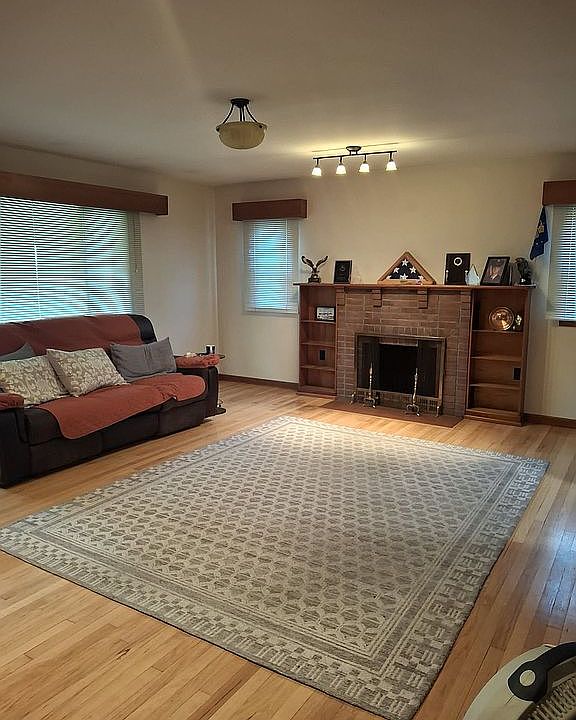 1st image of 1 Hillcrest Dr