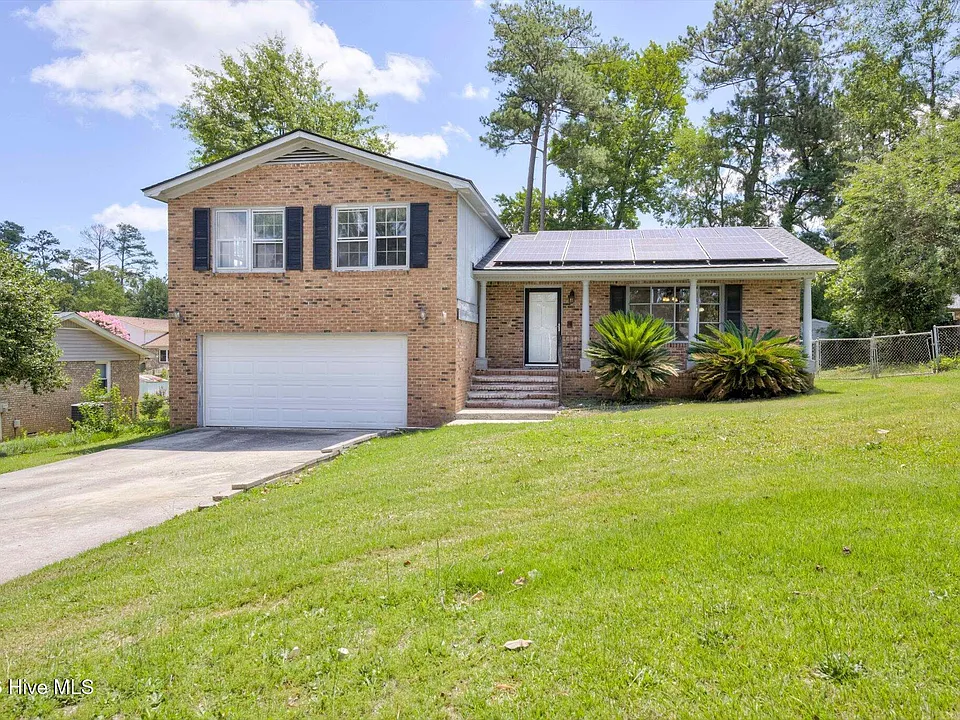 152 Holiday Dr