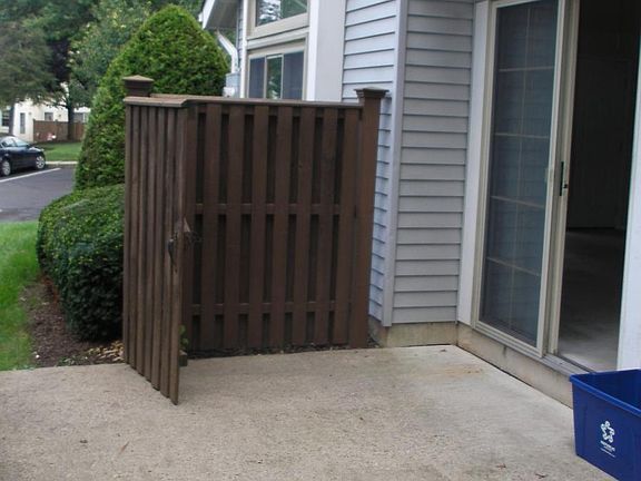 Fenced-in 1st floor patio private entrance