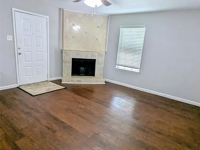 7661 Fallbrook Dr #7661 — Photo 3