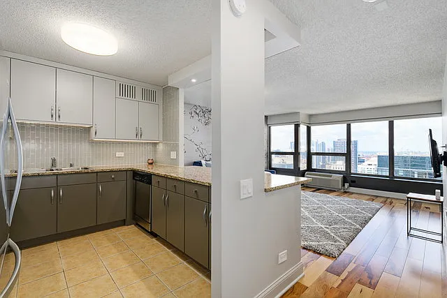 30 E Huron St #3105 — Photo 10