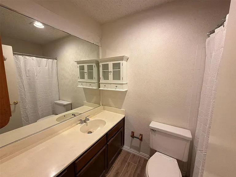 2327 Torrington Dr #C — Photo 16