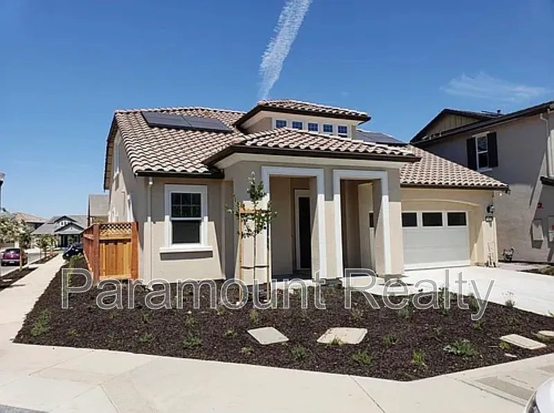 4 bed, 3.0 bath, 2350 sqft, $3,595 — Photo 2