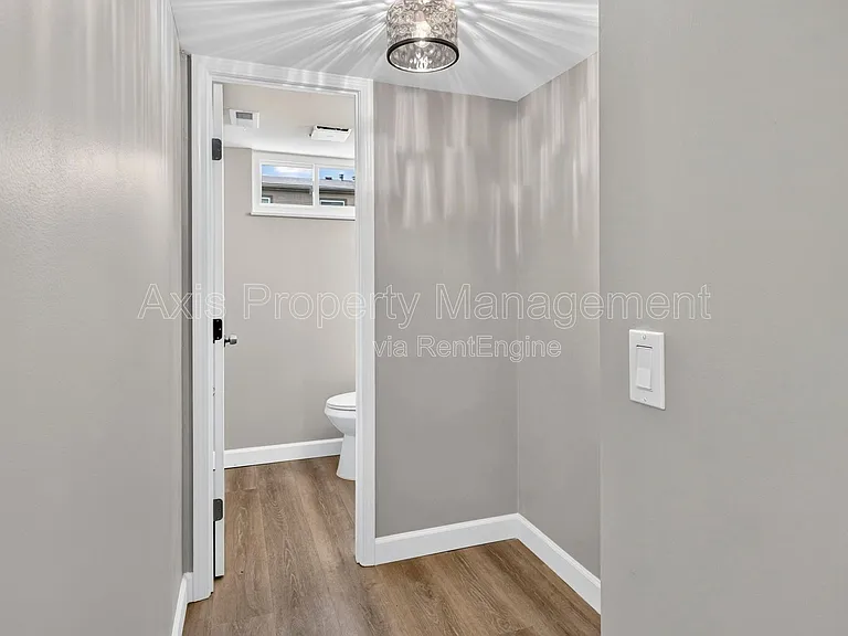 2209 Campus Dr — Photo 7