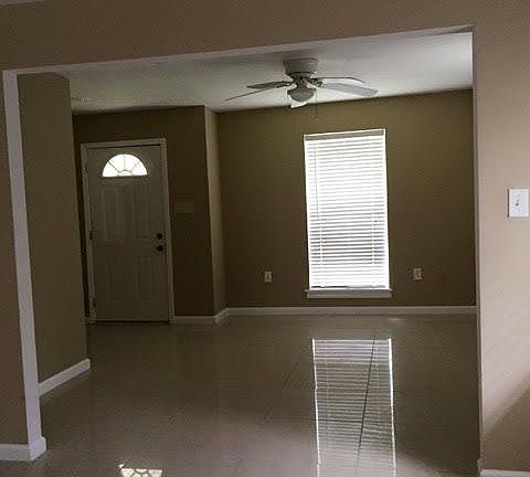 LIVING ROOM WITH RECESSED LIGHTING