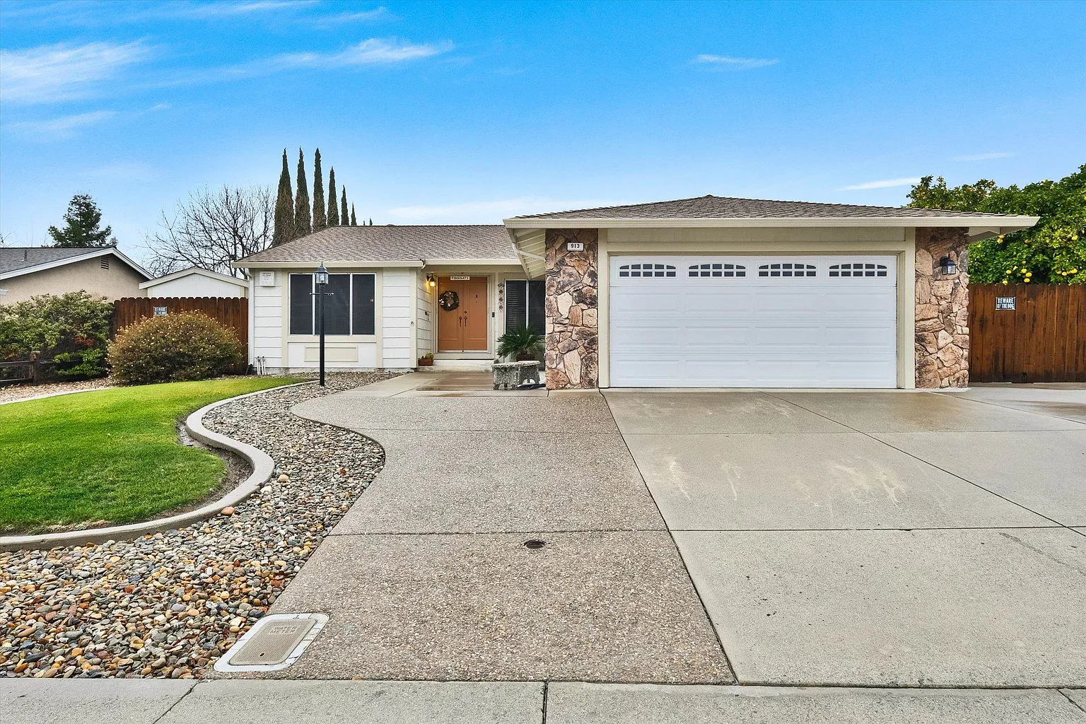 913 Burwood Way photo 1