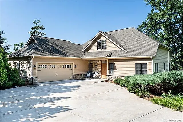 Building Photo - 744 Golden Ridge Dr
