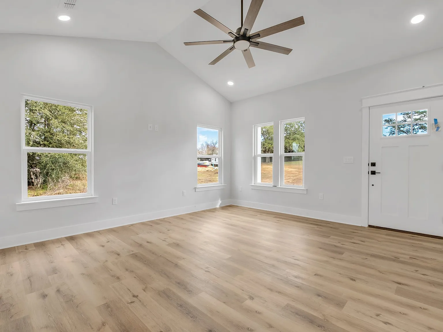 3 bed, 1204 sqft, $1,800 — Photo 4