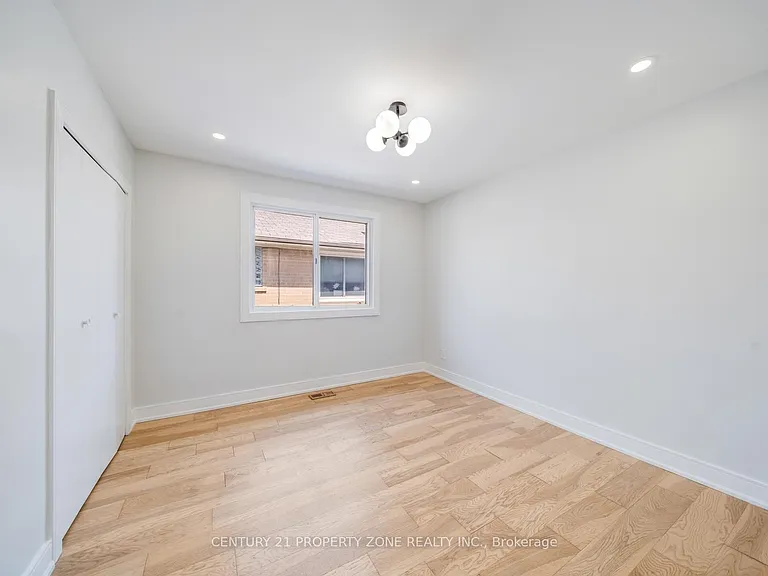 203 Toynbee Trl — Photo 21