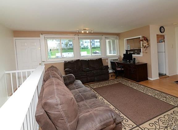 5th image of 9 Wyndover Woods Ln APT 4