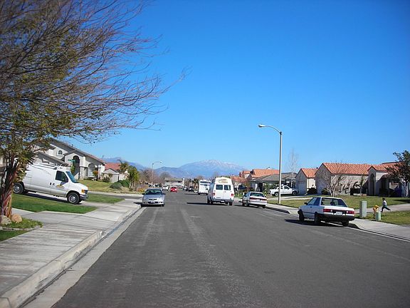3rd image of 2844 W Buena Vista Dr