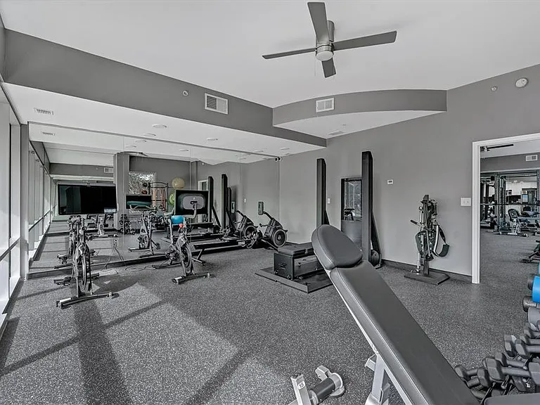 525 E Jackson St #P — Photo 65