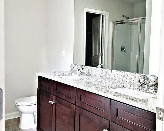 3rd image of 118 Daisy Cir