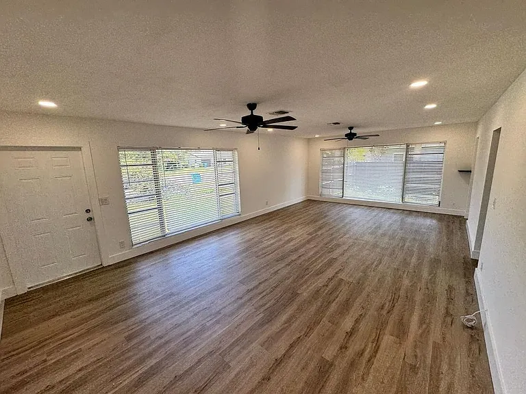 1101 S Seacrest Blvd — Photo 2