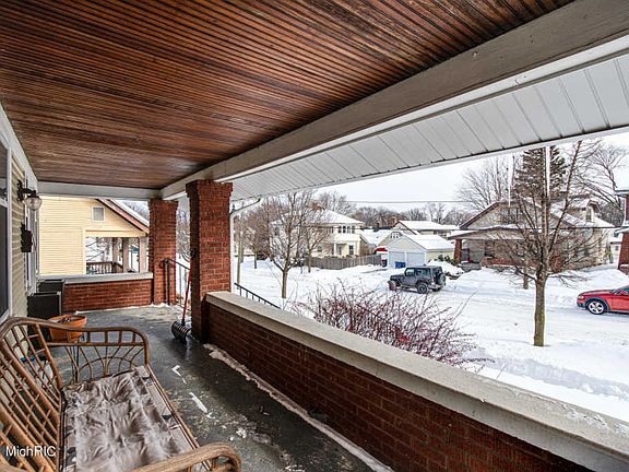 3rd image of 1039 Widdicomb Ave NW