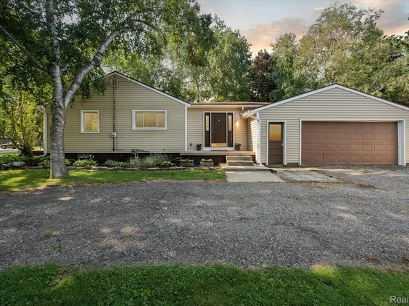 1857 Maple St, Holt, MI 48842