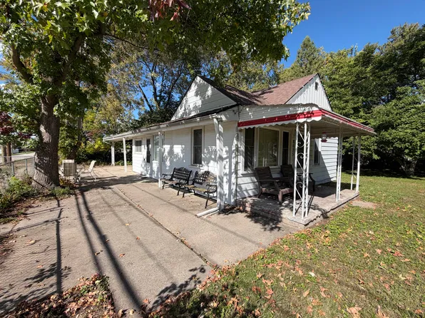 8605 Hugh St, Westland, MI 48185