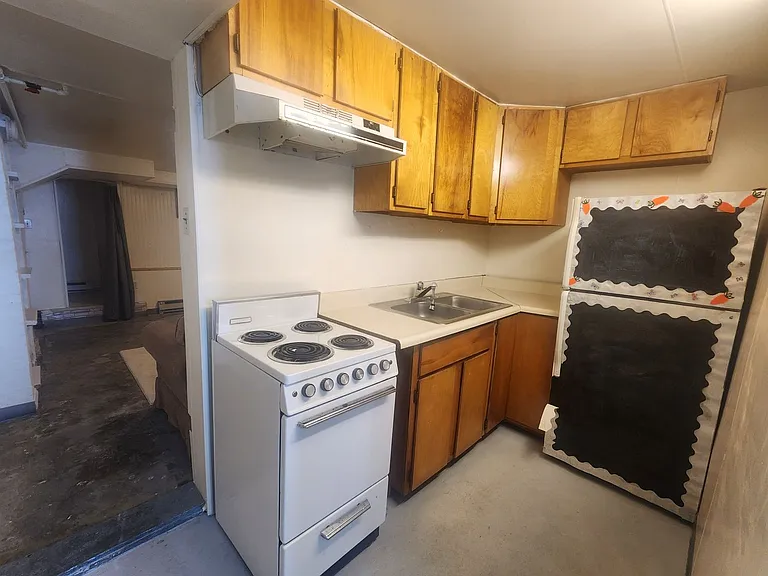 670 Park Street — Photo 3