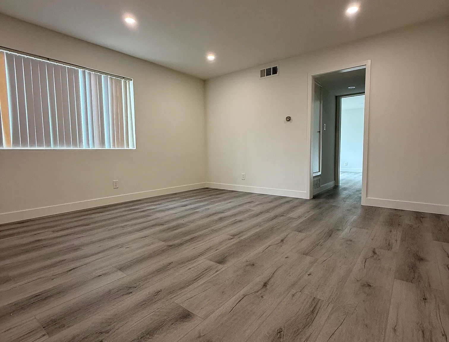 2 bed, 800 sqft, $2,500 — Photo 2