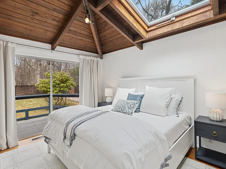 45 Hillside Dr E — Photo 12