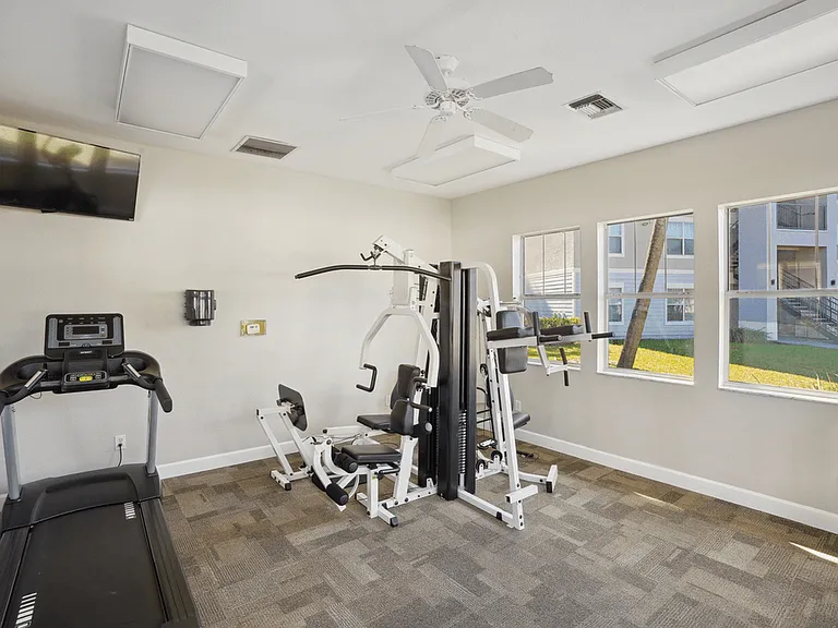 Grande Court Apartments — Photo 32
