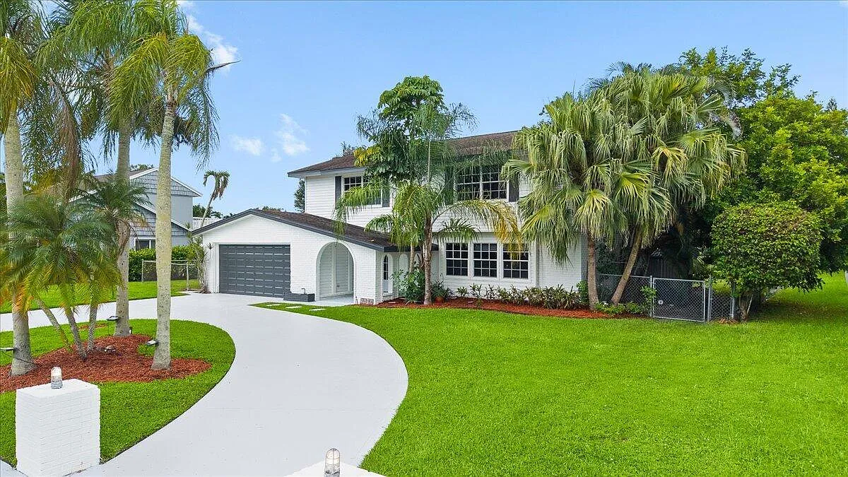 4 bed, 2.5 bath, 2356 sqft, $4,800 — Photo 1