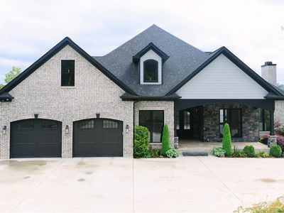 6203 Plantation Pointe Dr, Granite Falls, NC, 28630