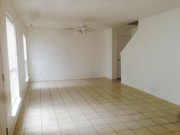 Dinning / living combo all tile