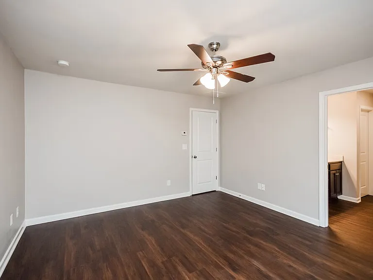 612 Moorings Ave — Photo 11