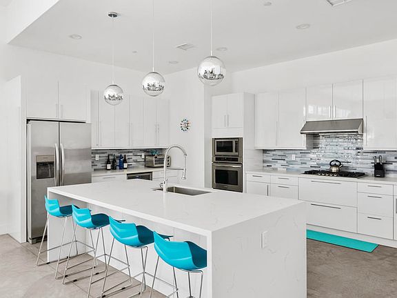 4th image of 2077 Nicola Rd E