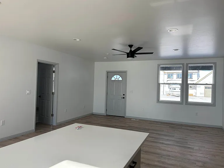 914 Riverbend St — Photo 3