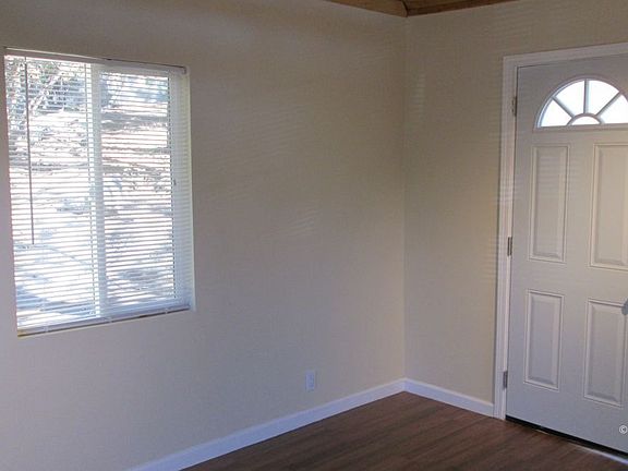 5th image of 25065 Laurel Dr #11