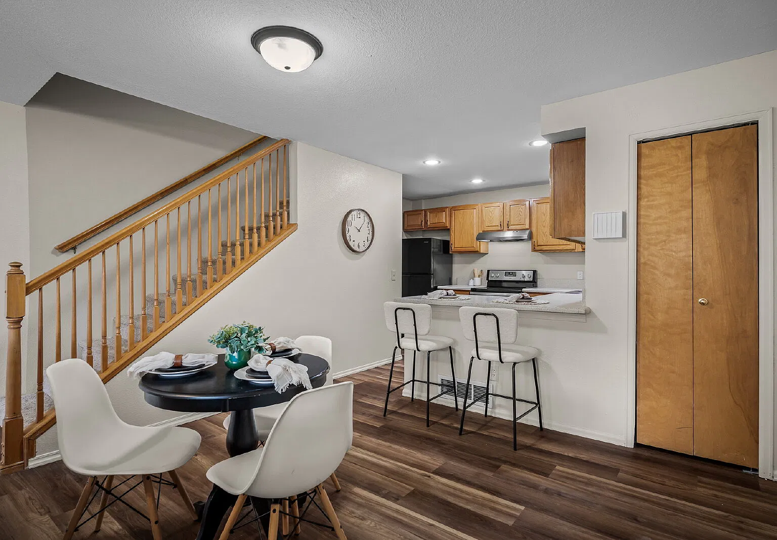 3 bed, 3.0 bath, 1490 sqft, $2,050 — Photo 2